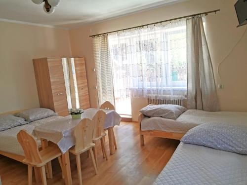 2. Family Room with Terrace (4 Adults) image 9