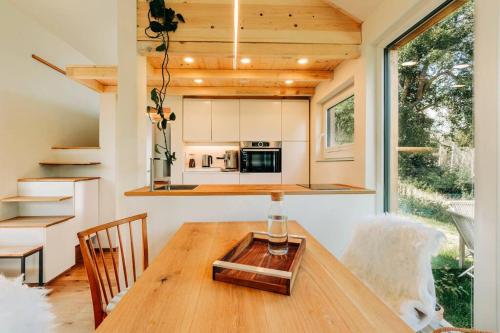 Kitchen, Tinyhouse Minimalus Panorama Schlafloft im Grunen in Berg