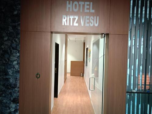 Hotel Ritz Vesu - 편의 시설/서비스