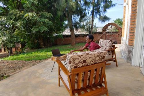 キガリ KABA Local Rwandan Guesthouse Entire Property for you with Tour services in and out the city such as 3つ星 シングルルーム 外観