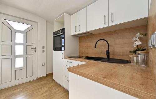 virtuve, Luxurious Home In Vrtlinovec With Sauna in Varaždinske Toplice