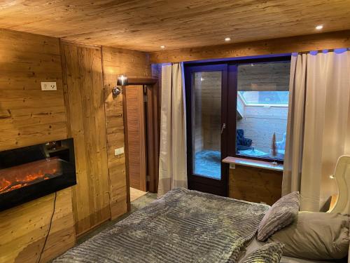2 bedrooms, 3 beds