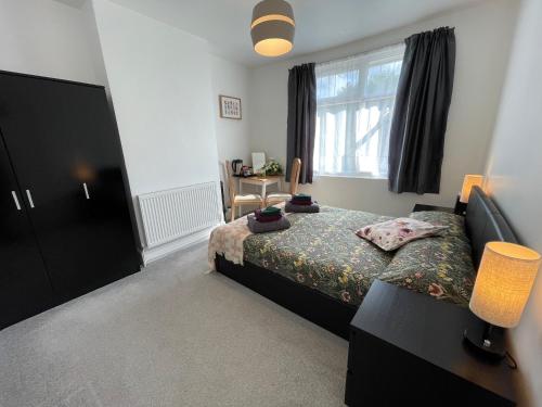 Double Bedroom in Sudbury Hill Wembley - 10 mins from Wembley Stadium 2