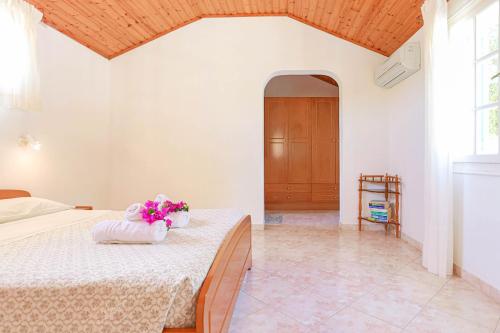 One-Bedroom Apartment image 9