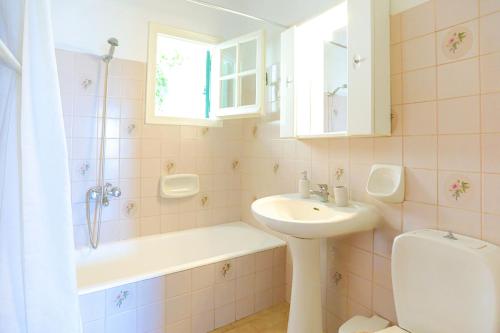 Three-Bedroom Apartment image 9
