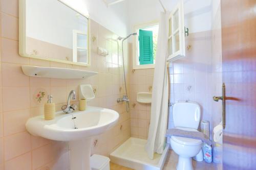 Three-Bedroom Apartment image 7