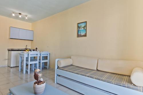 Regina Studios & Hotel - image 5