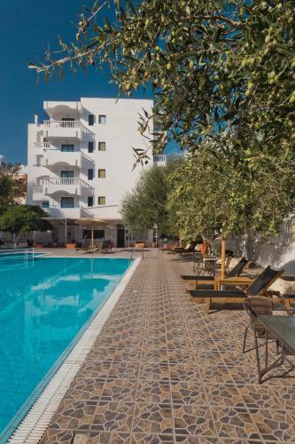 Regina Studios & Hotel - image 2
