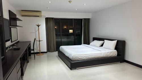 Omni Tower Sukhumvit Nana by Direct Rooms