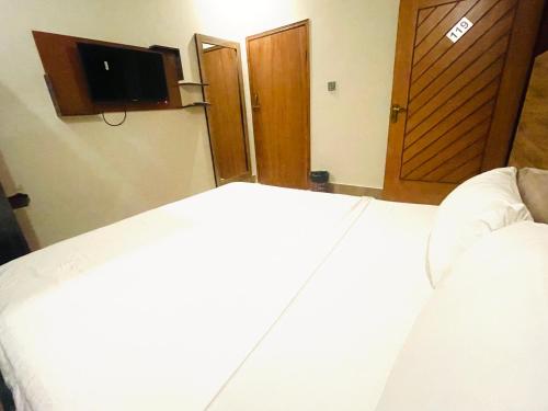 Airport Hotel Bed & Rest - image 14