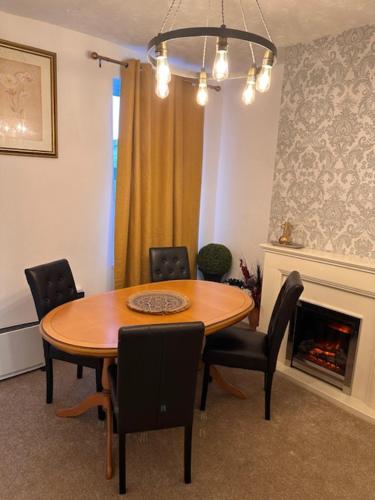 Bentley Bridge Wolverhampton 3 Bedrooms Entire House - Perfect for short or Long stay