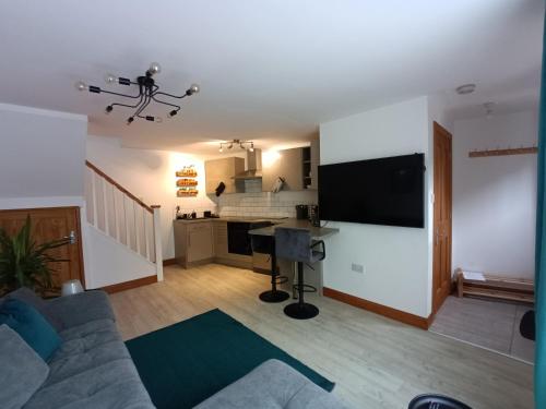 Entire Modern Cottage Close To Beach - Pet Friendly - Portsmouth