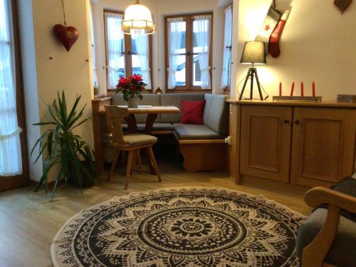 B&B Wallgau - Edelweiß Herz - Bed and Breakfast Wallgau