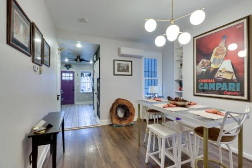 Unique DC Row House Near Historic H Street! in Washington, USA
