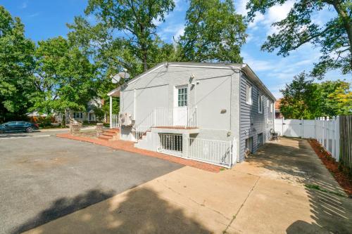 Beautiful 2 bedroom 1 bath Unit in Alexandria, USA