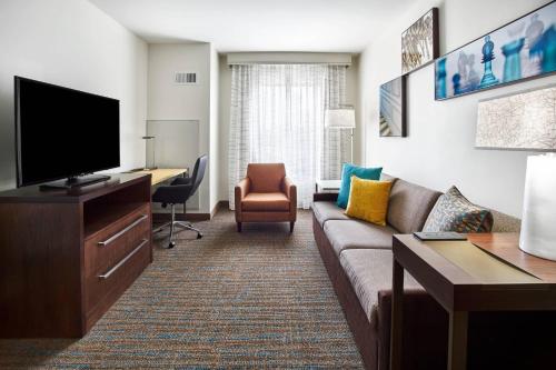One-Bedroom Suite with Two Queen Beds and Sofa Bed