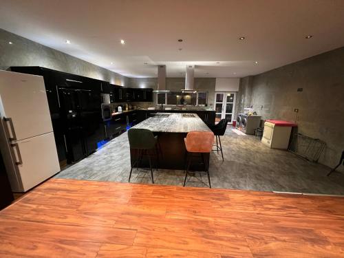 rooms close to central london 2 4