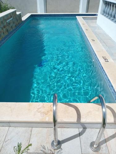 Diamond Cut Villa and Suites in Carnbee