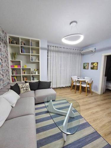 Central apartment with balcony 1, Tirana (zdjęcie 9)
