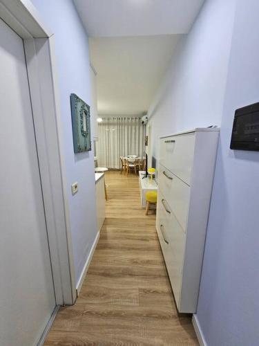 Central apartment with balcony 1, Tirana (zdjęcie 8)