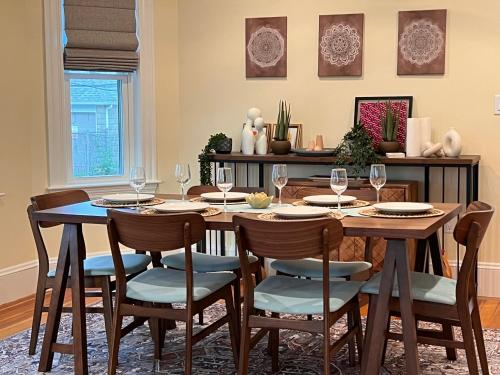 餐飲選擇, Your Boston Retreat - Great porches - 2/BR sleep 6 in 埃弗里特（馬薩諸塞州）