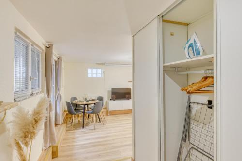 Bejárat, 2 pers home Cinéma - Serenito de Homes (2 pers home Cinema - Serenito de Homes) in Les Pavillons-sous-Bois