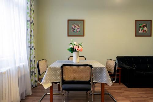 One-Bedroom Triple Apartment image 3
