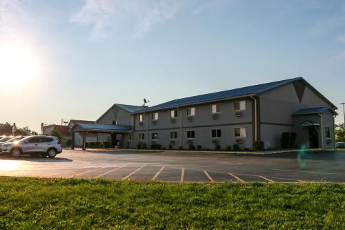 Super 8 by Wyndham Indianapolis Emerson - image 14