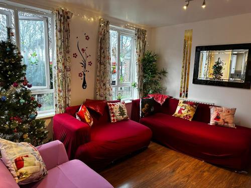London 2 double bedrooms 2 Bathrooms Holiday Home - Parking SKYSPORTS, NETFLIX - 2 - 3 minutes walk to the Train station - 19min to London Liverpool Street fast Internet GROUND FLOOR 100s of shops restaurants bakeries 24-hour ASDA superstore, Major hospi, Londýn (fotografie 5)