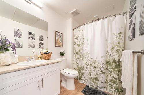 Luxury 2BD 2BA, BRAND NEW/PETS/CLOSE TO EVERYTHING/BOHO+COZY VIBES - Tap to explore photos
