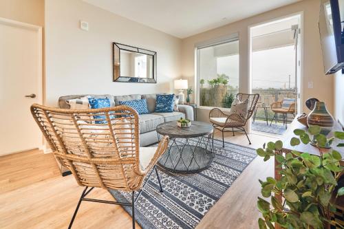 Luxury 2BD 2BA, BRAND NEW/PETS/CLOSE TO EVERYTHING/BOHO+COZY VIBES - Tap to explore photos