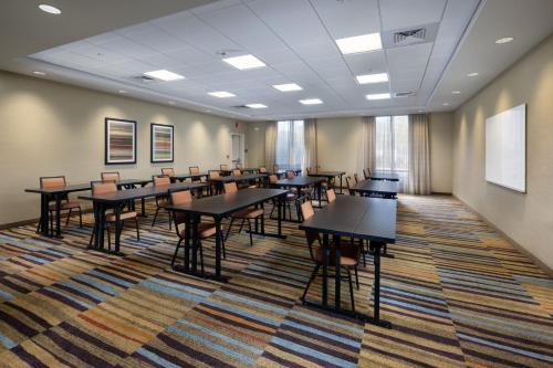 Fairfield by Marriott Inn & Suites Asheville Tunnel Road - 회의실/연회장