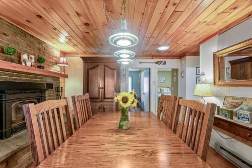 Lakeview Retreat in Lakeville (PA)