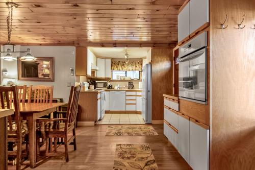 Lakeview Retreat in Lakeville (PA)
