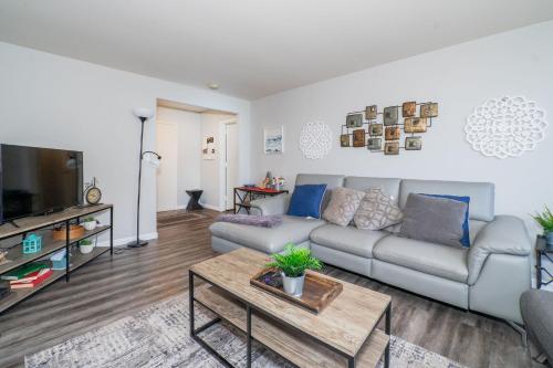 Welcoming Barn, 2 BEDROOM & 1 Bath & Parking in Atlanta, USA