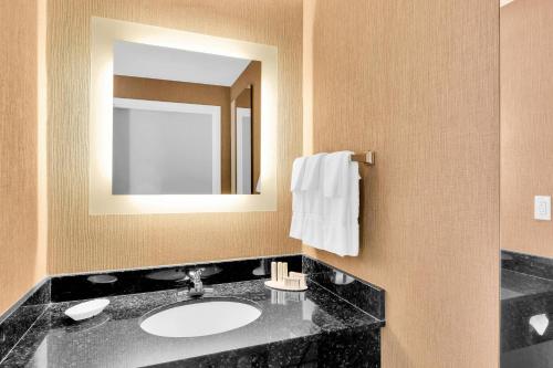 SpringHill Suites by Marriott Tarrytown Westchester County - image 13