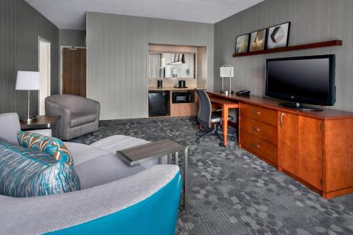 Courtyard by Marriott Newark Liberty International Airport