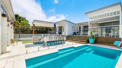 Dutchie's Beach Oasis - Private Home with Pool, Walk to Beach