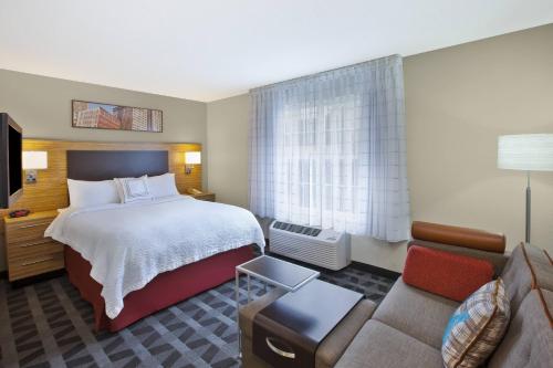 TownePlace Suites by Marriott Brookfield - Hotel