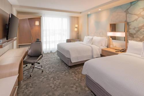 Queen Room with 2 Queen Beds and Skyline View