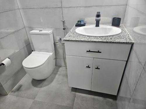 One-Bedroom Apartment image 9