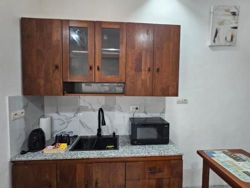 One-Bedroom Apartment image 6