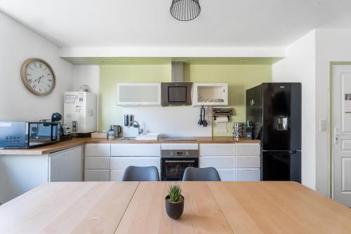 廚房, Ch privée 22m - Canapé lit - WIFI - Appart 120m (Ch privee 22m - Canape lit - WIFI - Appart 120m) in 瓦皮