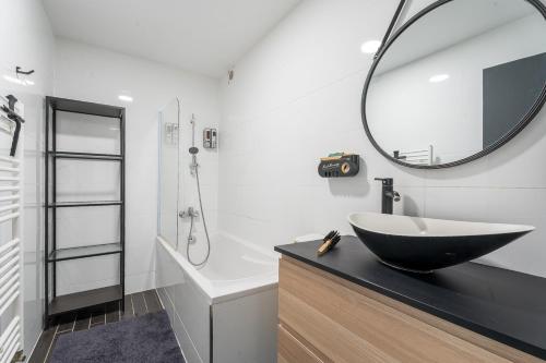 浴室, Ch privée 22m - Canapé lit - WIFI - Appart 120m (Ch privee 22m - Canape lit - WIFI - Appart 120m) in 瓦皮