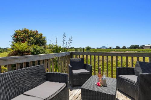 Heavenly on Riverside - Whakatāne Holiday Home