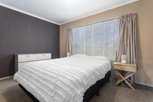 Heavenly on Riverside - Whakatāne Holiday Home