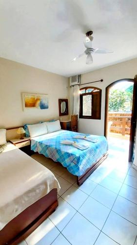 1 double bed, 1 twin bed