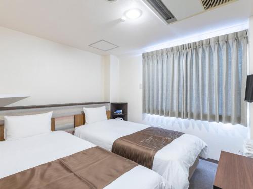 2 twin beds