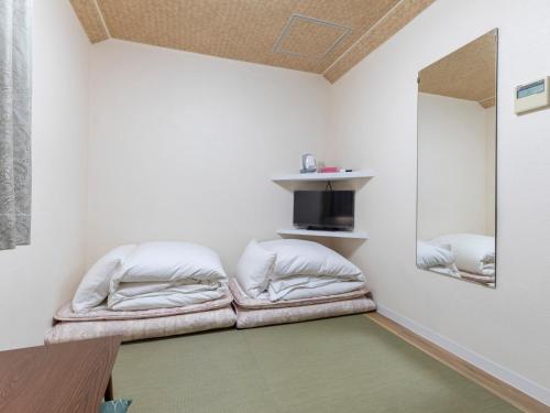 2 futon beds