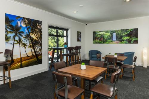 Sala de estar / sala de TV, The Abbott - Boutique Hotel in Cairns